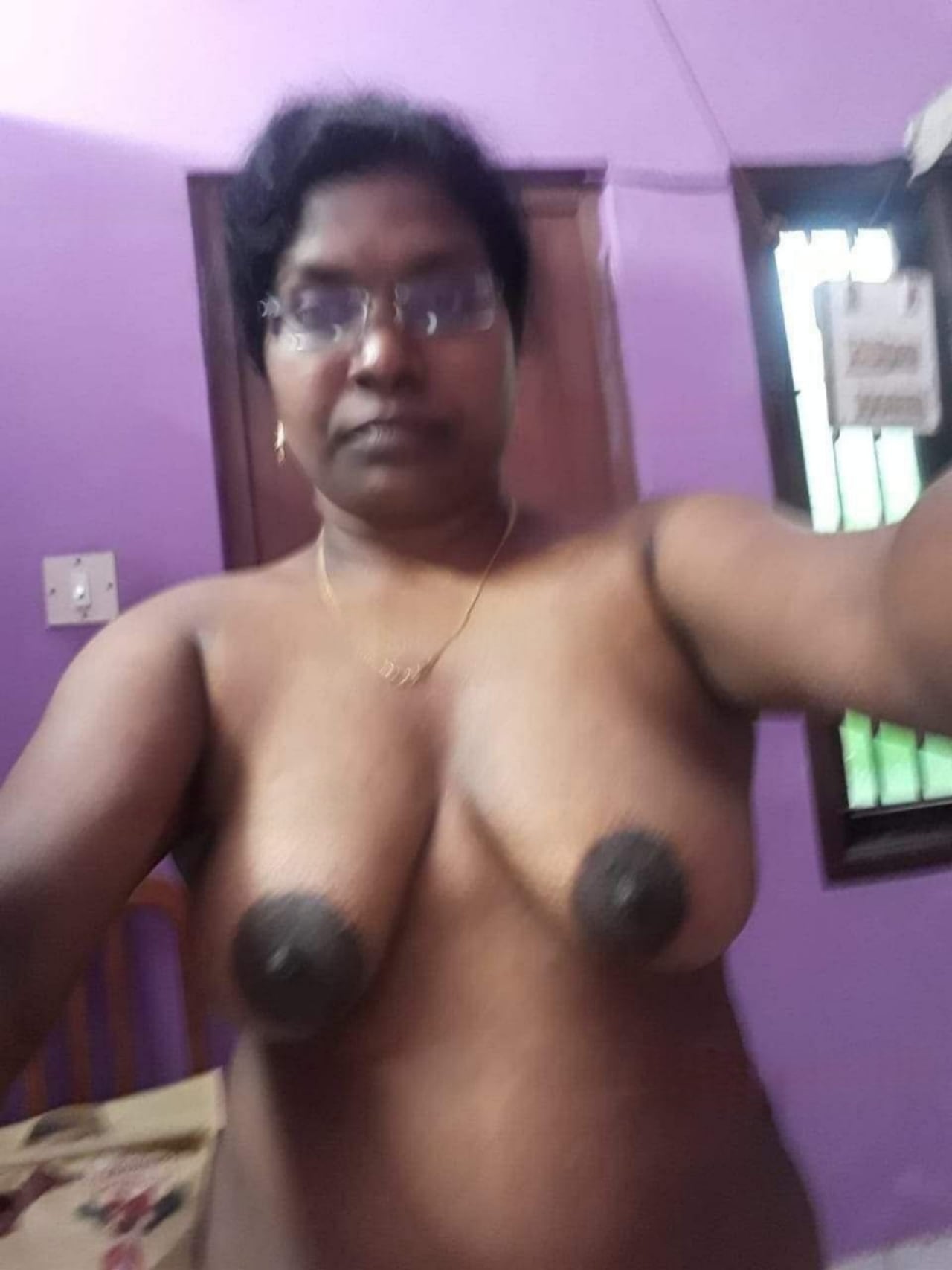 Srilankan Tamil bhabhi boobs showing pics