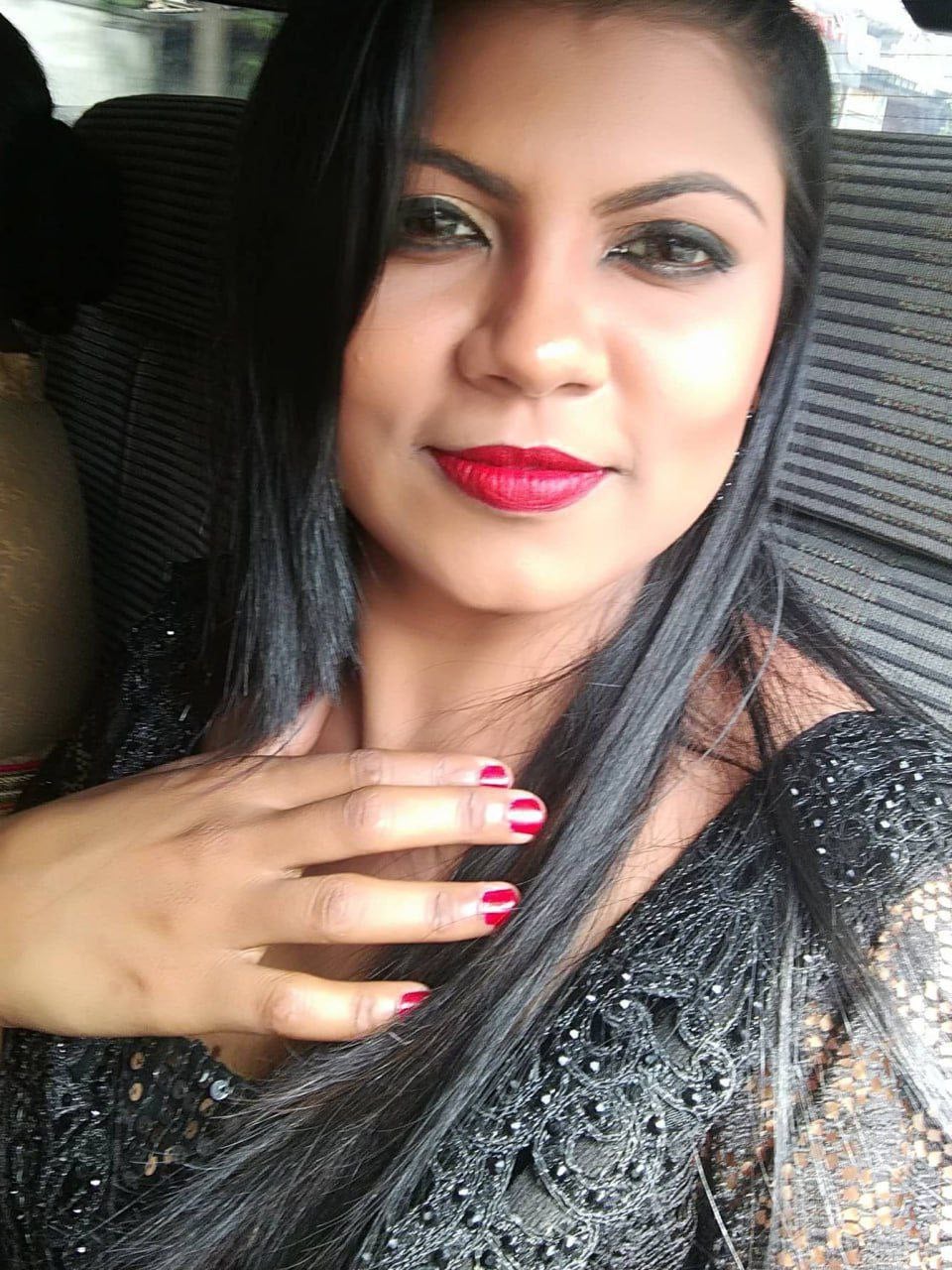 Thick ass Srilankan bhabhi topless selfies