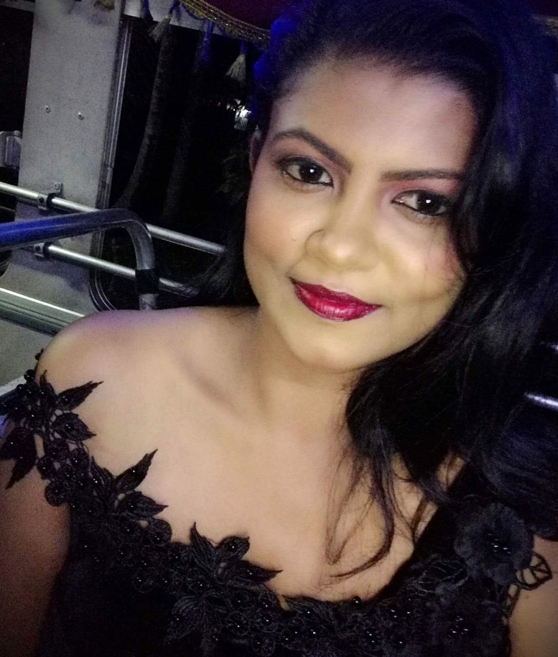 Thick ass Srilankan bhabhi topless selfies