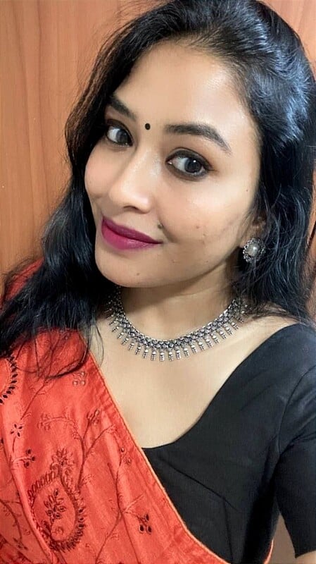 Topless bhabhi sex chat with lover and flaunts boobs