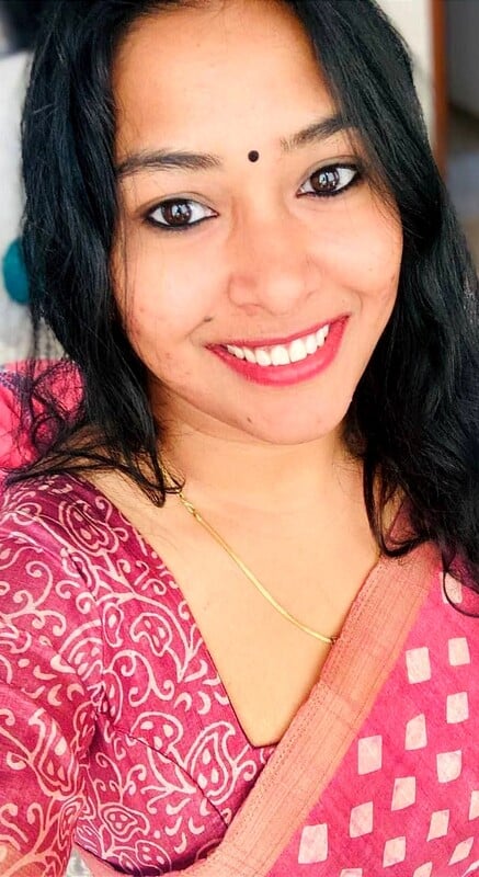 Topless bhabhi sex chat with lover and flaunts boobs