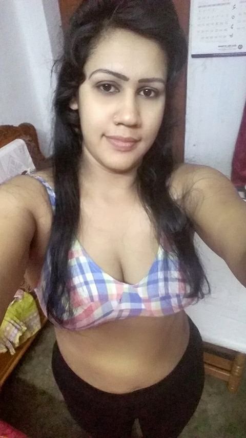 Big boobs office girl naked selfie for teammate