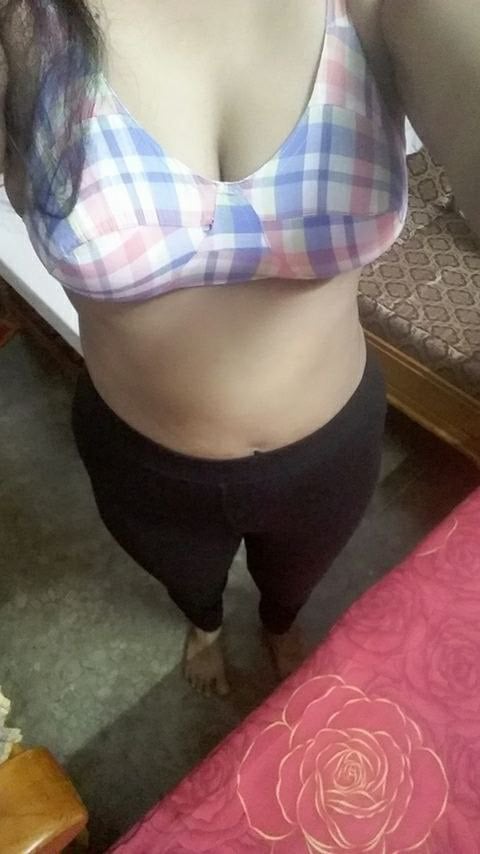 Big boobs office girl naked selfie for teammate