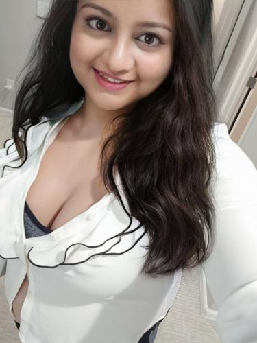 Chubby milk tanker girlfriend boobs showing selfie