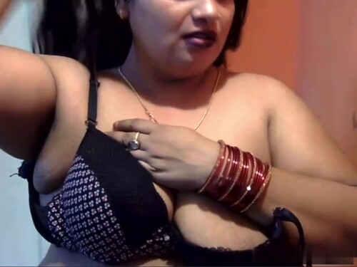 Big boobs aunty showing on stripchat live photo