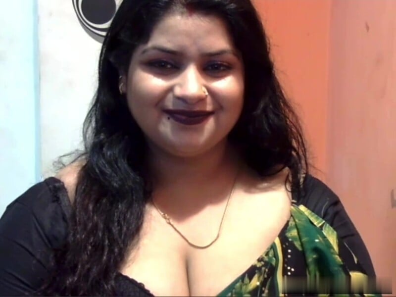 Big boobs aunty showing on stripchat live photo