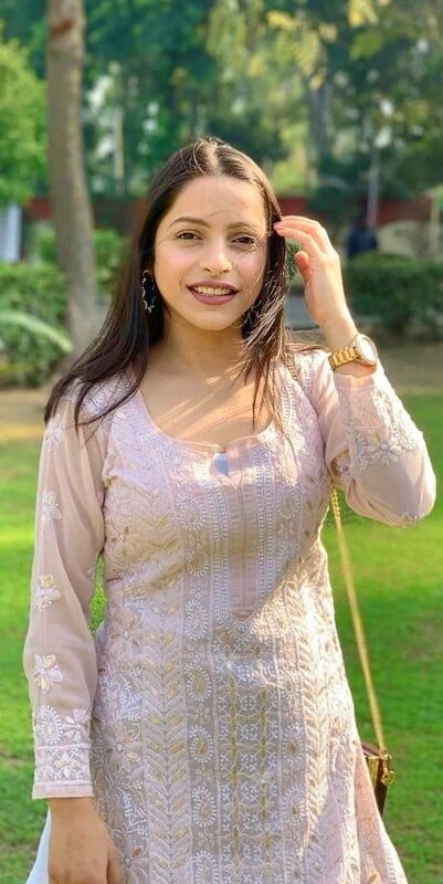 Cute Indian girlfriend topless selfie pics for boyfriend