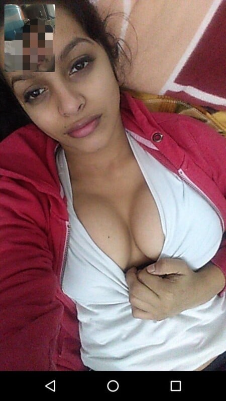 Cute Indian girlfriend topless selfie pics for boyfriend