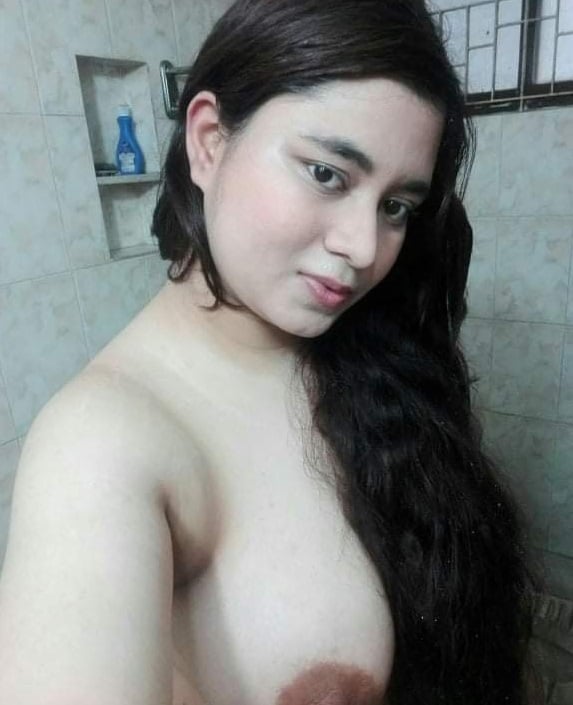 Big boobs Paki girl solo nude selfies for lover