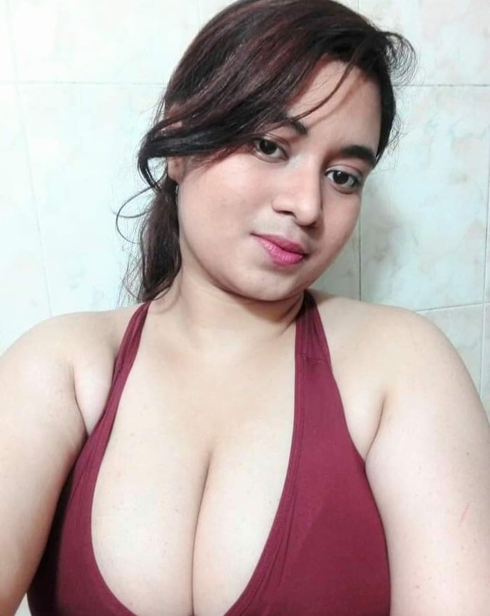 Big boobs Paki girl solo nude selfies for lover