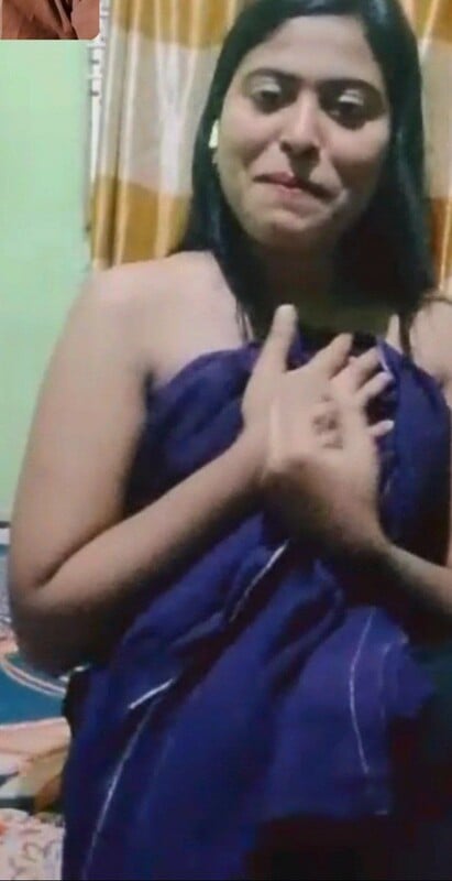 Pink lips desi girl boobs and ass showing hot pics