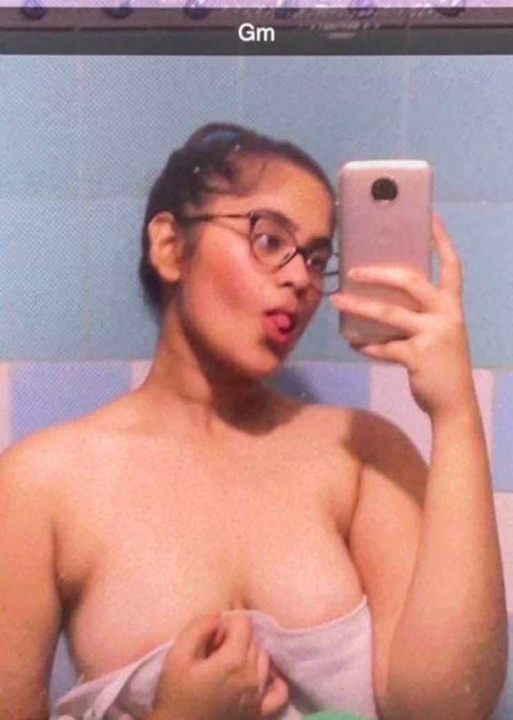 Bangladeshi girl removes bra and shows sexy boobs