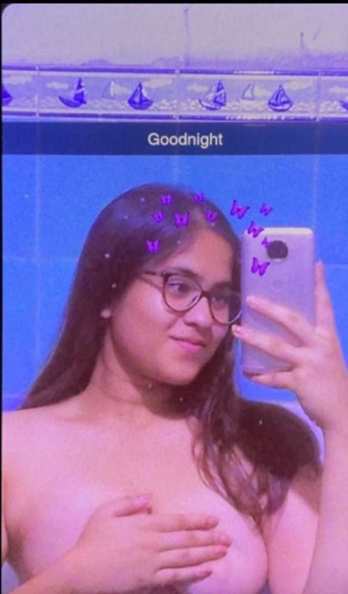 Bangladeshi girl removes bra and shows sexy boobs