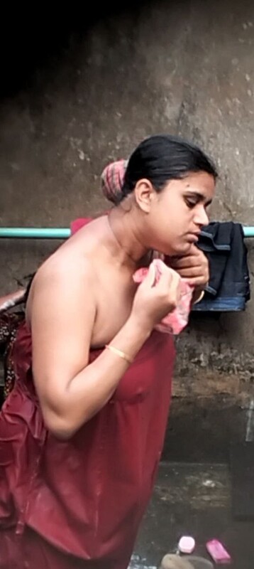 Big boobs bhabhi bathing caught by husband brother