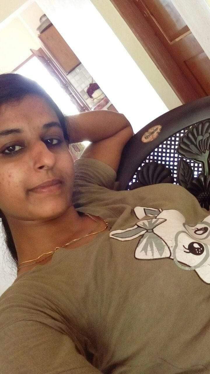 Malayali girl nude boobs showing photos on Onam