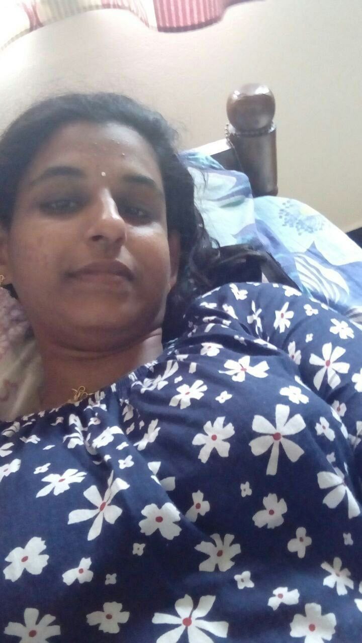 Malayali girl nude boobs showing photos on Onam