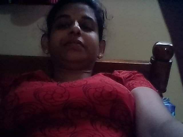 Malayali girl nude boobs showing photos on Onam