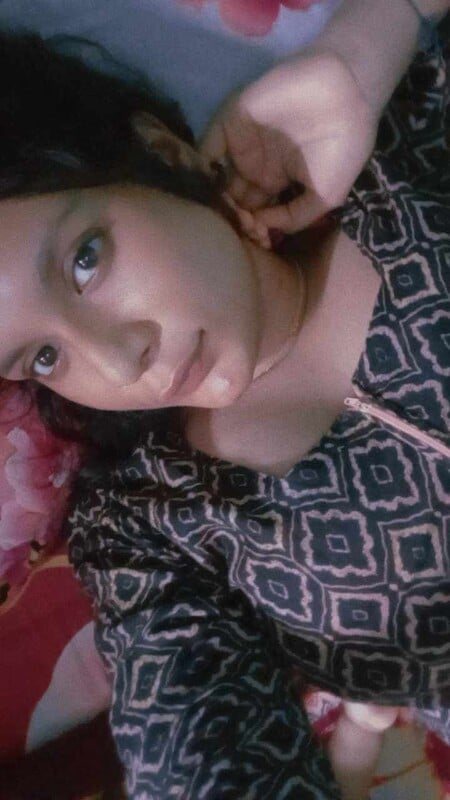 Desi beauty stripping bra and topless boobs show