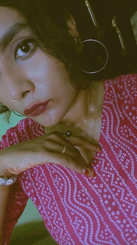 Desi beauty stripping bra and topless boobs show