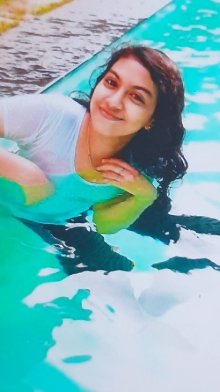 Mallu girl huge boobs showing photos shared