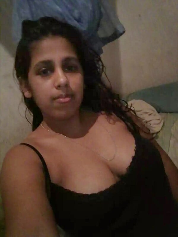 Sri Lankan big boobs girl unseen naked photos