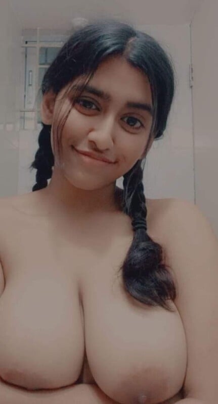 Delhi GF showing huge boobs selfie photos