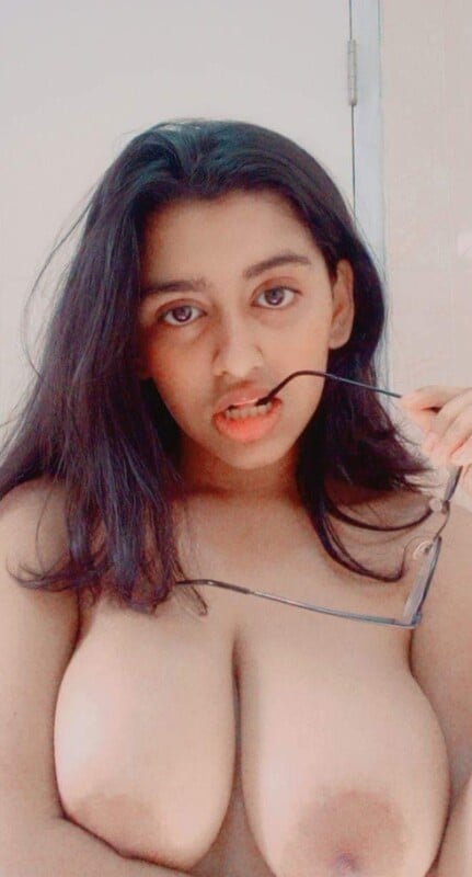 Delhi GF showing huge boobs selfie photos