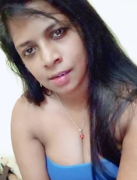 Malaysian Tamil girl deep cleavage and topless