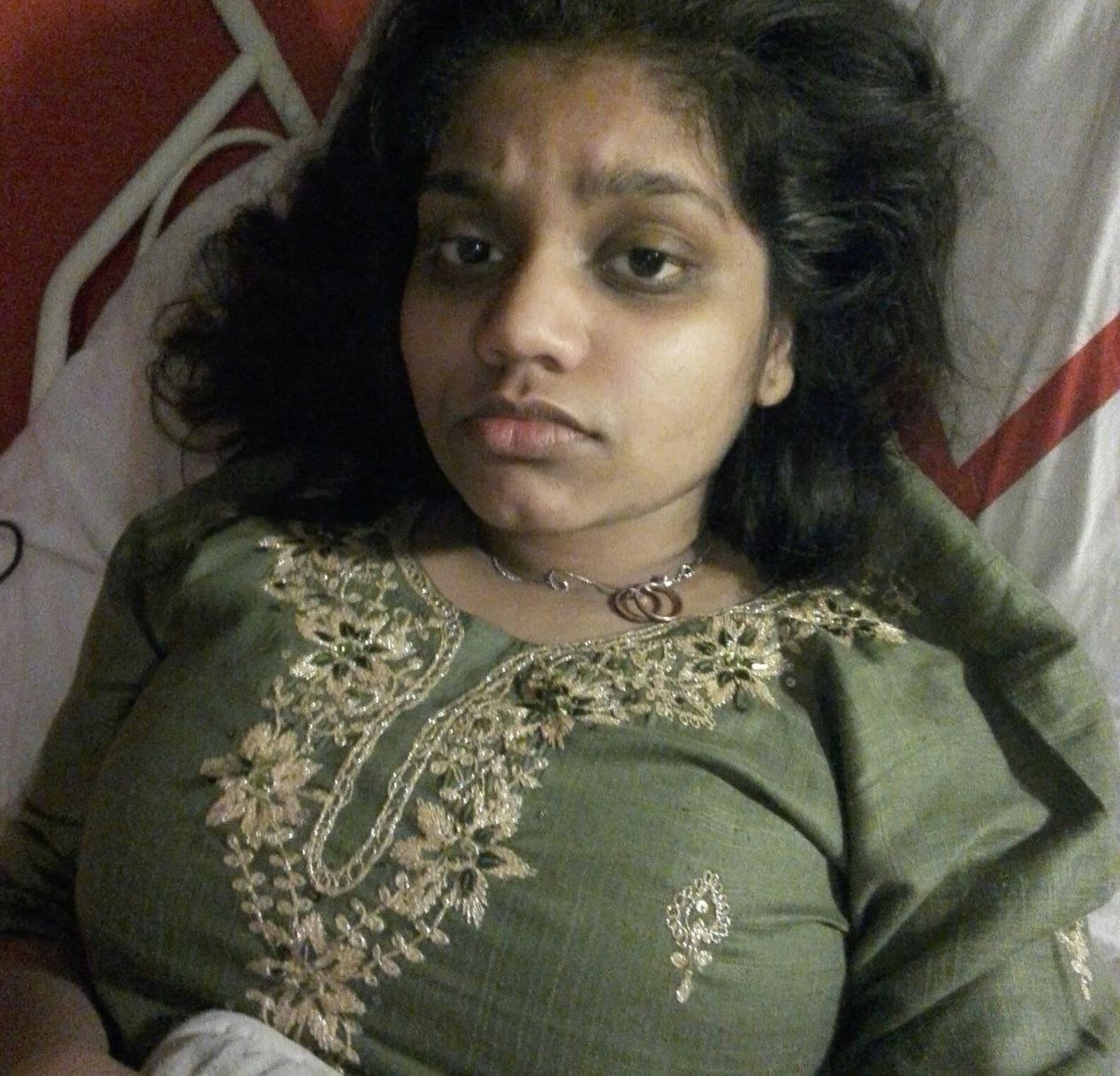 Desi girl naked bath and big boobs flaunting