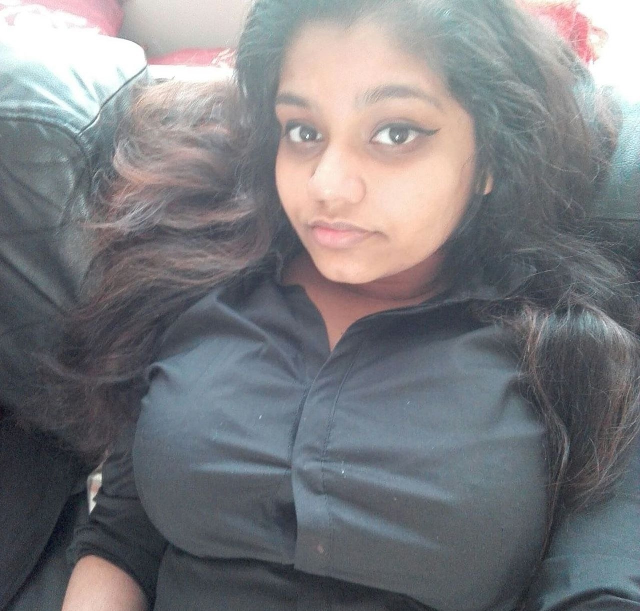 Desi girl naked bath and big boobs flaunting