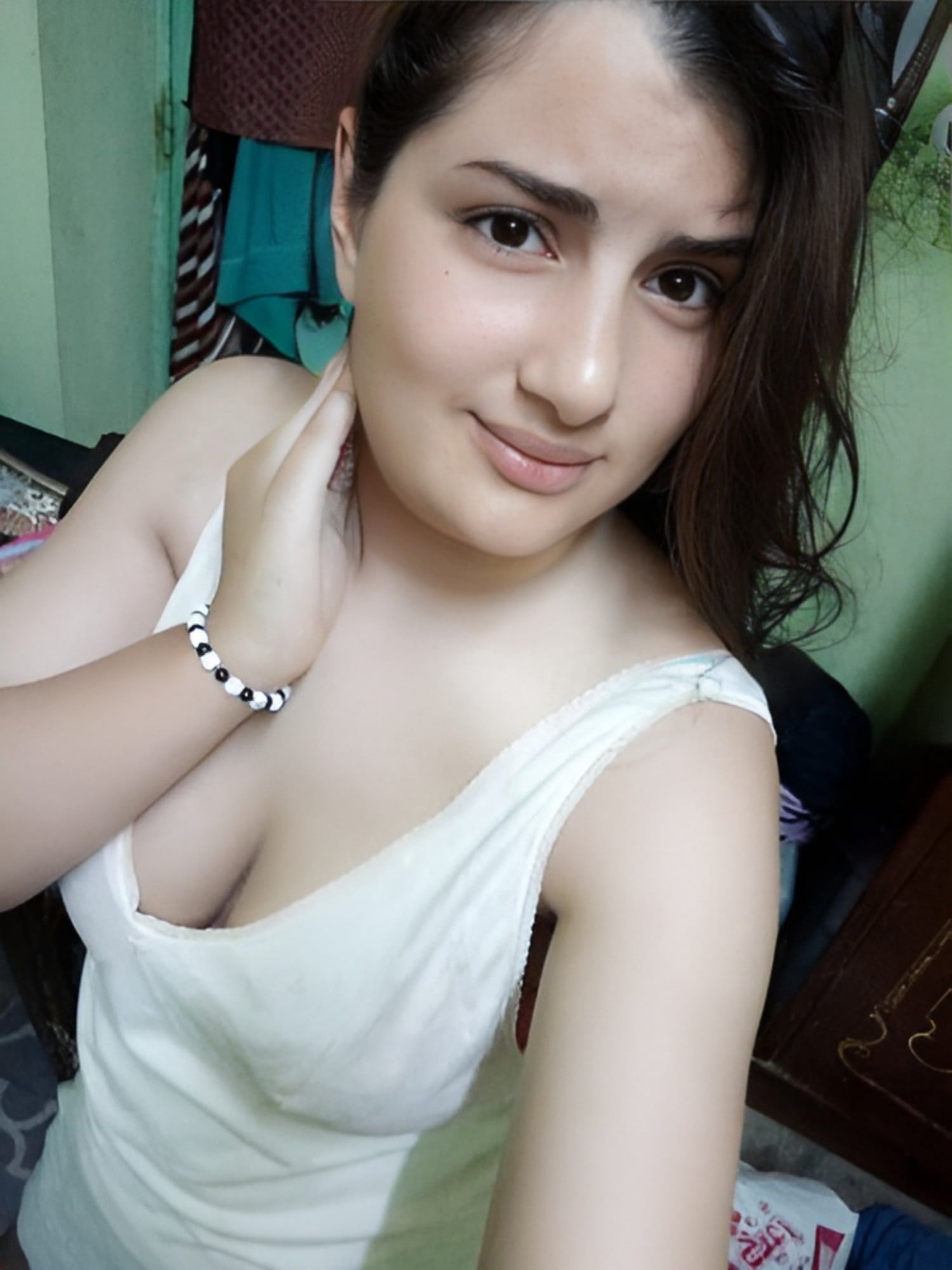 Desi girl milky boobs and big ass showing pics