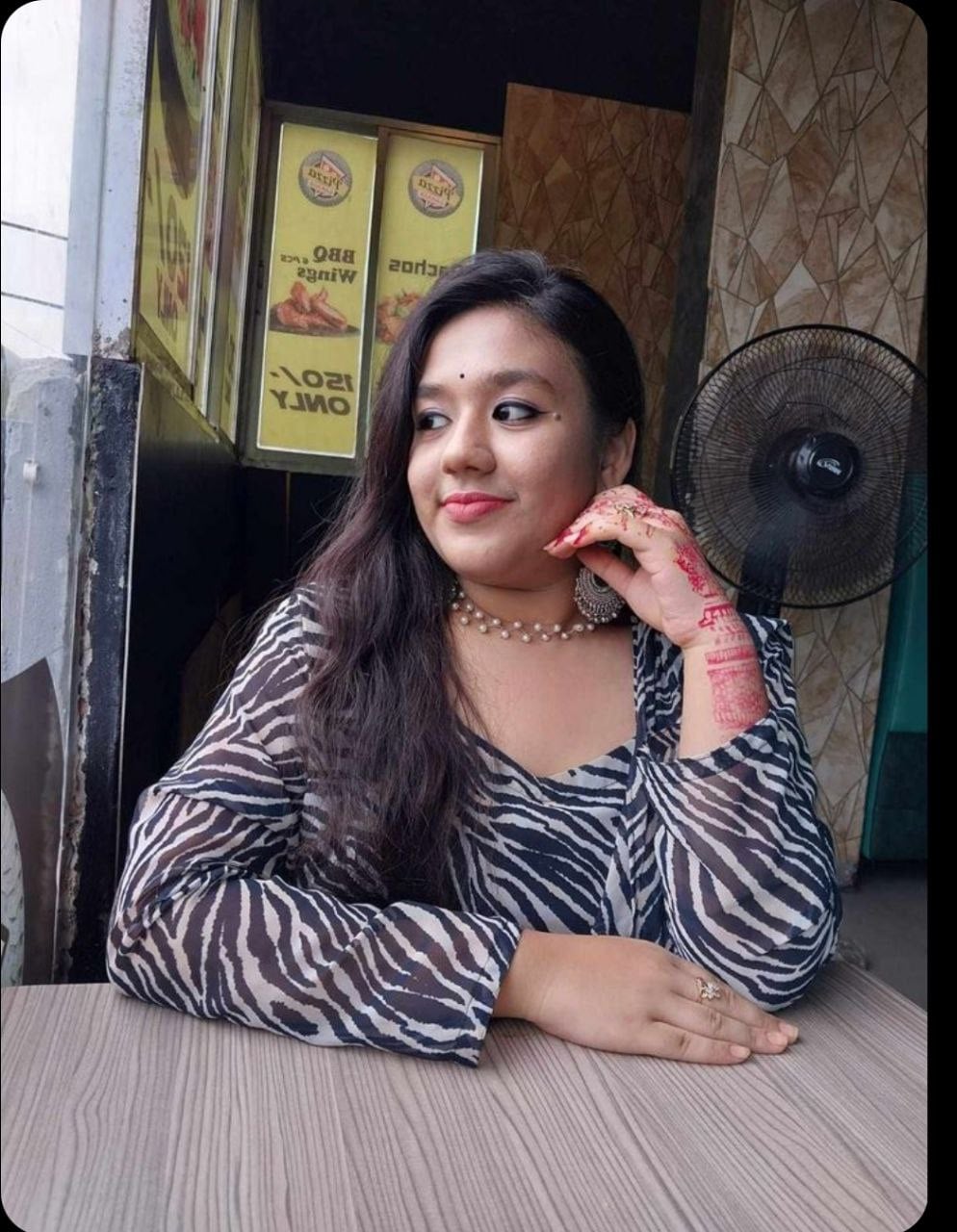 Bubbly Indian girl boobs showing pics and videos