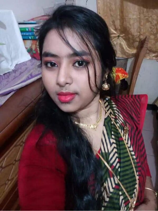 Huge booby Desi village GF topless body showing