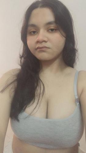 Big boobs Indian chubby GF nude selfies unseen