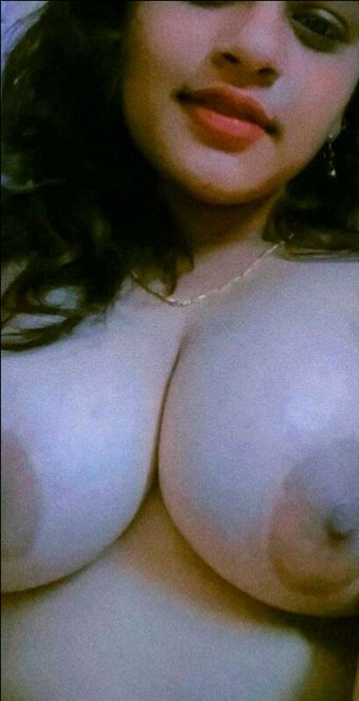 Big boobs Indian GF cute and adorable topless selfies