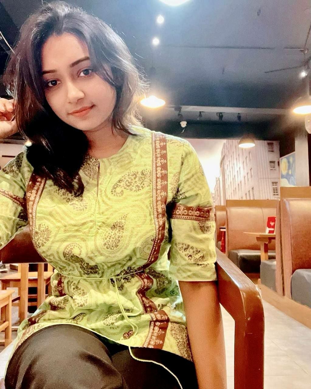 Indian girl showing big boobs and bushy pussy