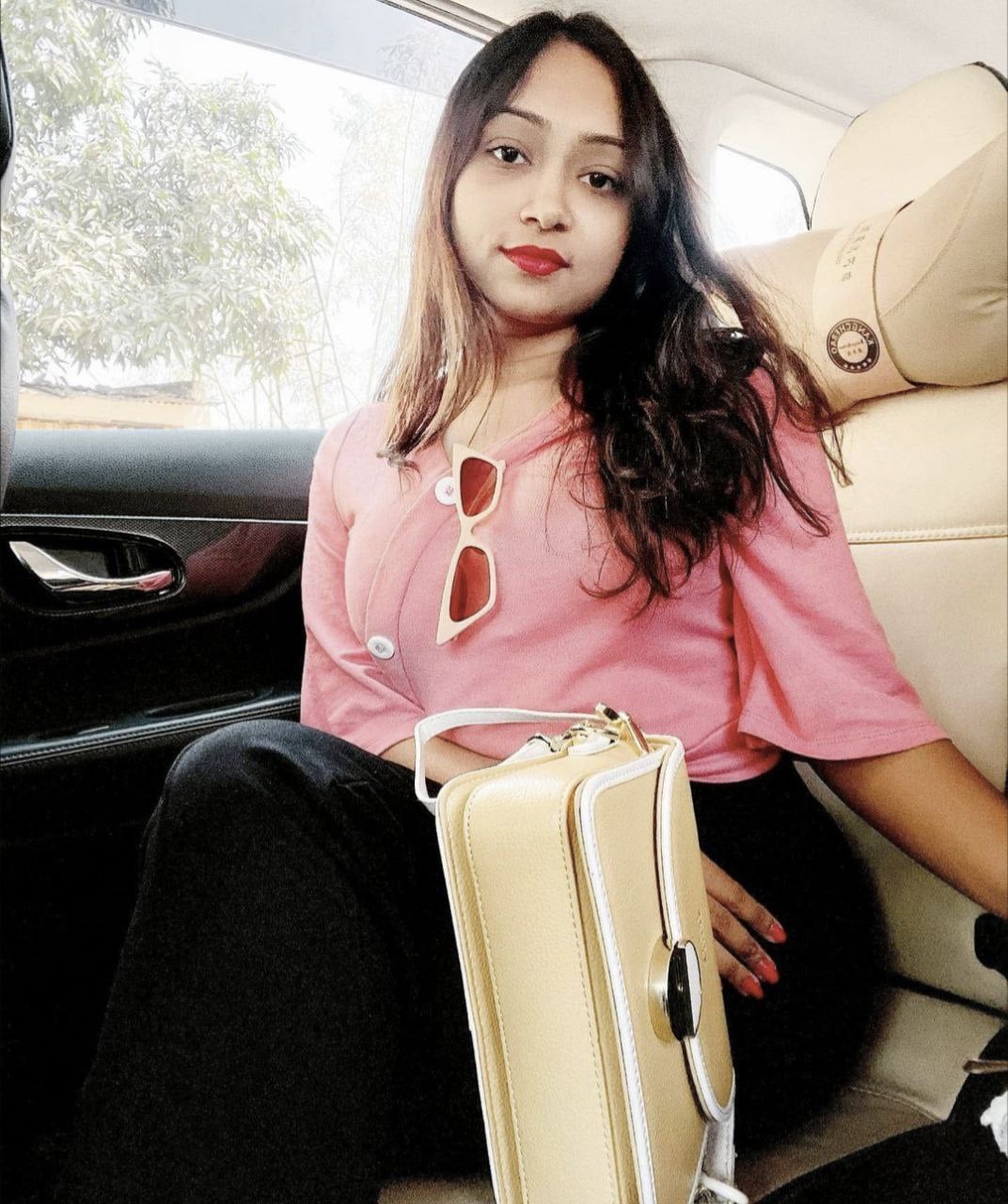 Indian girl showing big boobs and bushy pussy