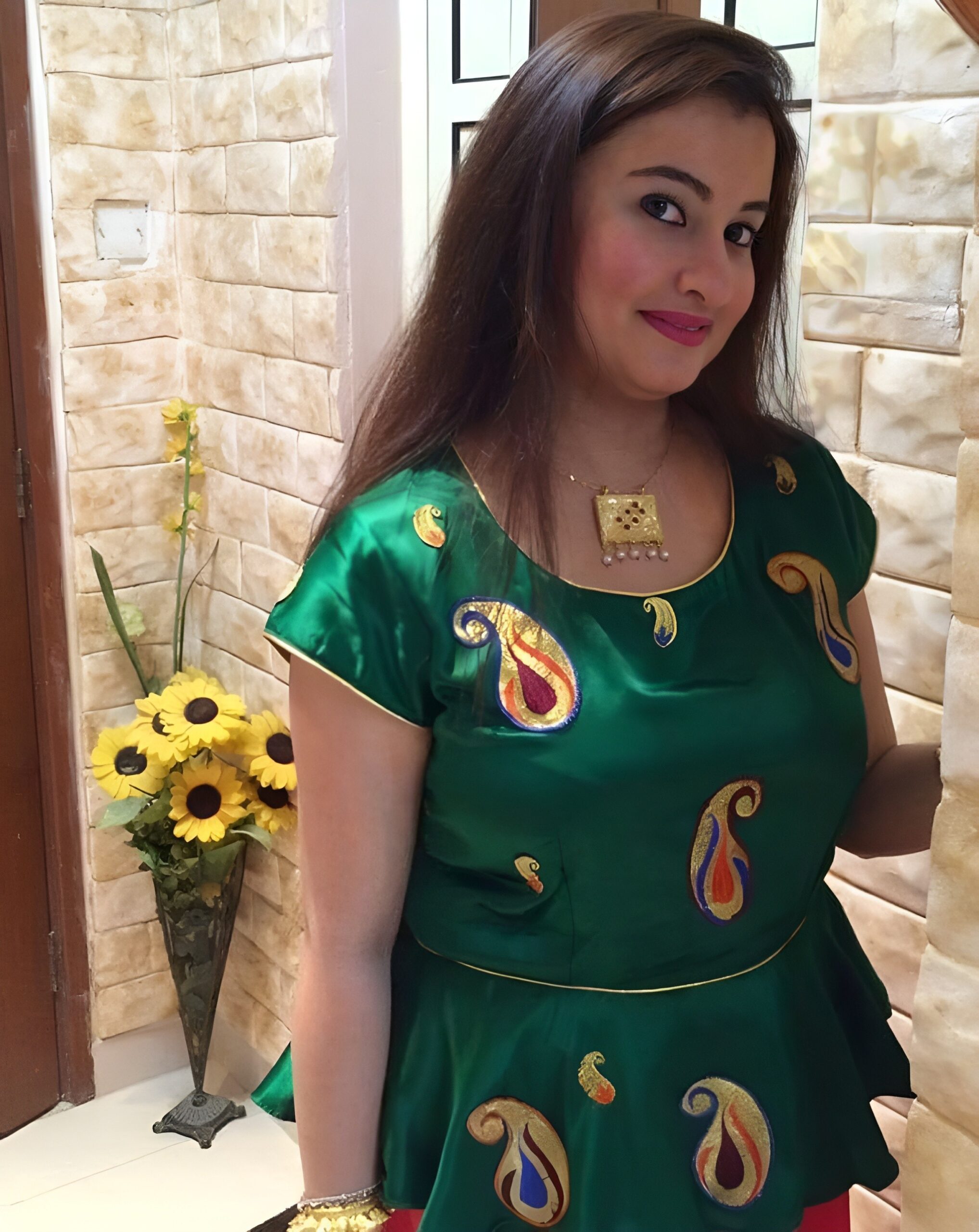 Busty NRI exposing big boobs and fat pussy pics