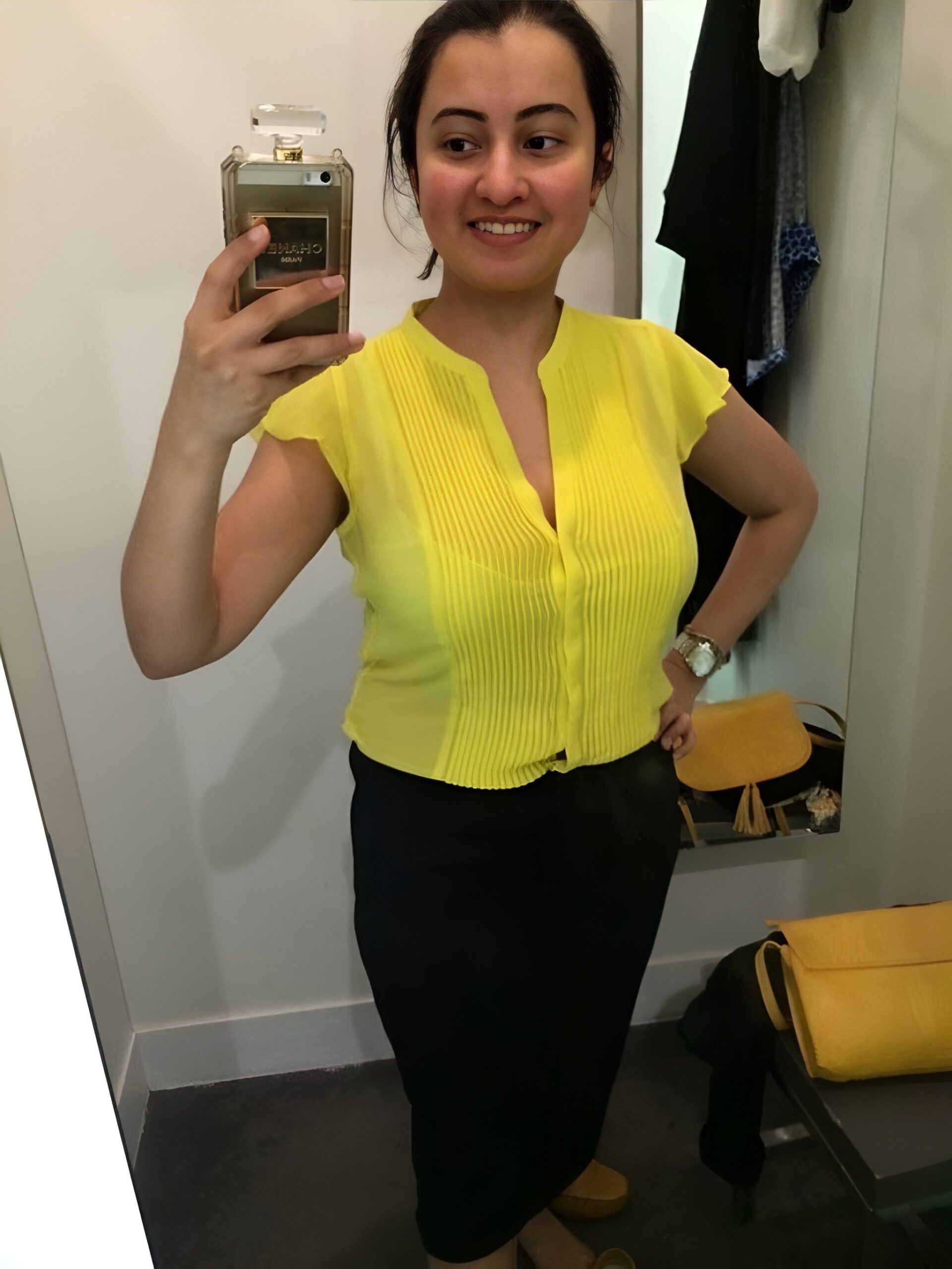 Busty NRI exposing big boobs and fat pussy pics