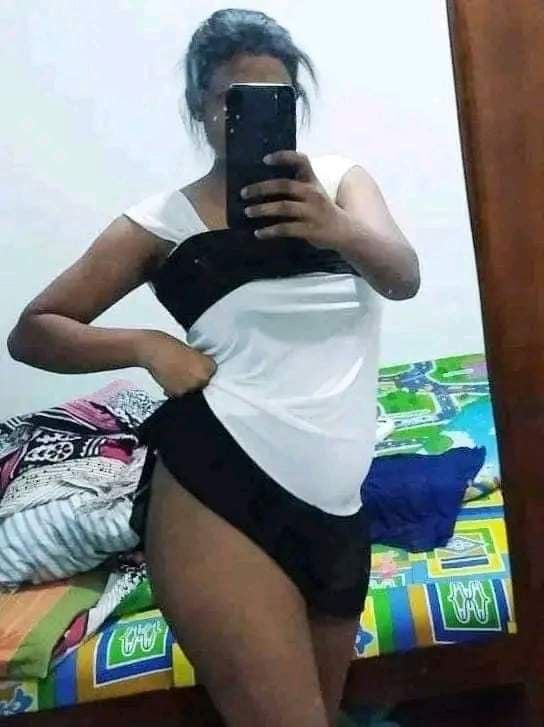 Naughty Lankan girl blowjob and sexy boobs show