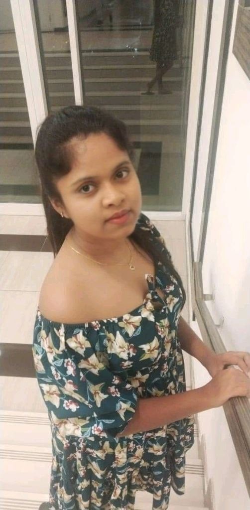 Naughty Lankan girl blowjob and sexy boobs show