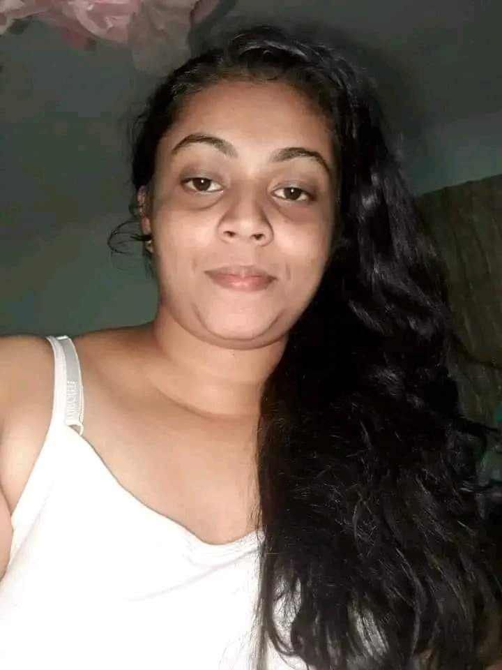 Naughty Lankan girl blowjob and sexy boobs show