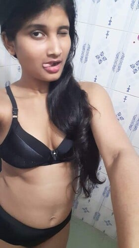 Slim desi girl facial expression with blowjob