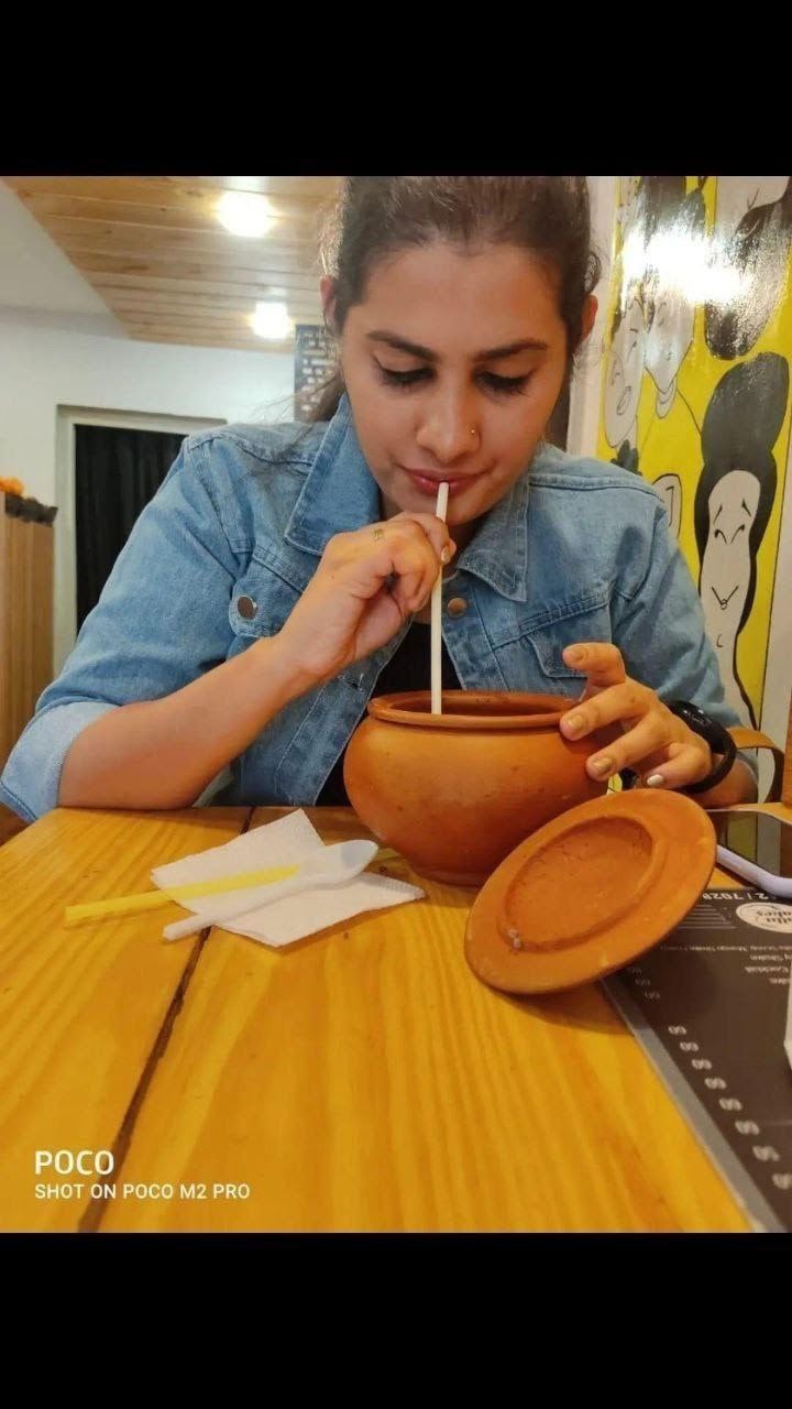 IT HR girl showing her huge melons in selfies