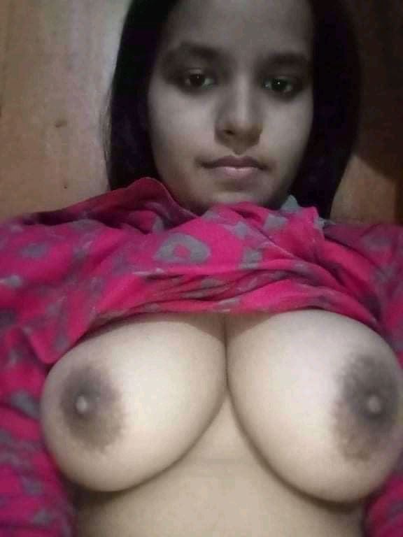 Gorgeous girlfriend big boobs tempting pics