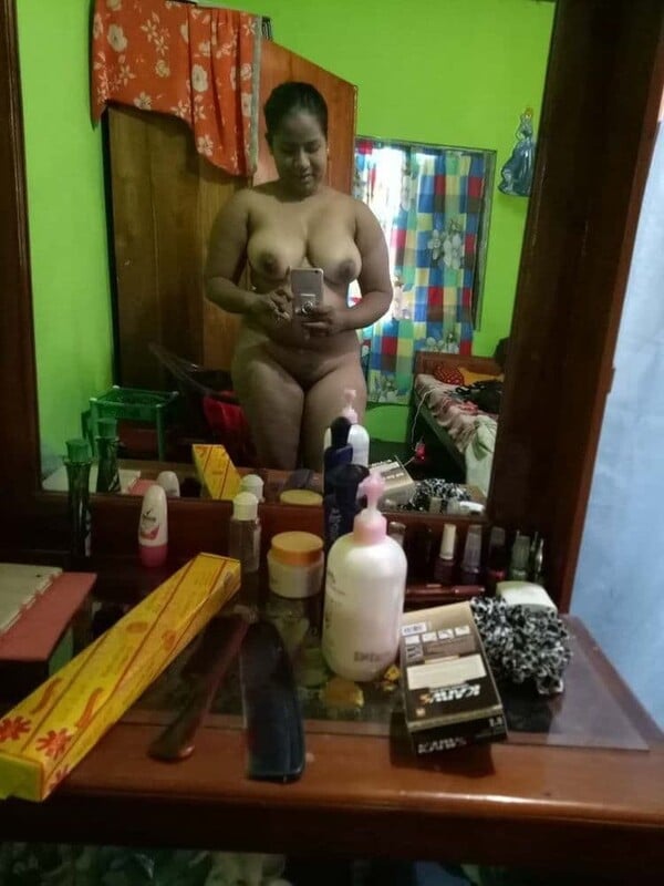 Tamil Sri Lankan girl nude mirror selfies
