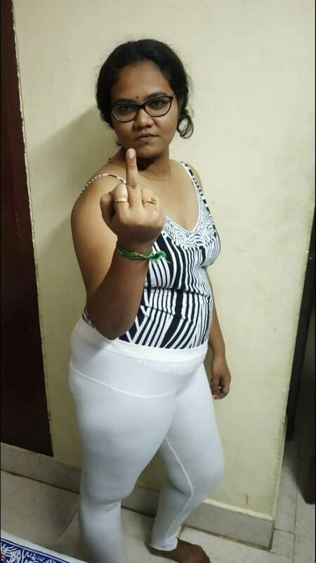 Sexy Kannada wife blowjob and naked pics