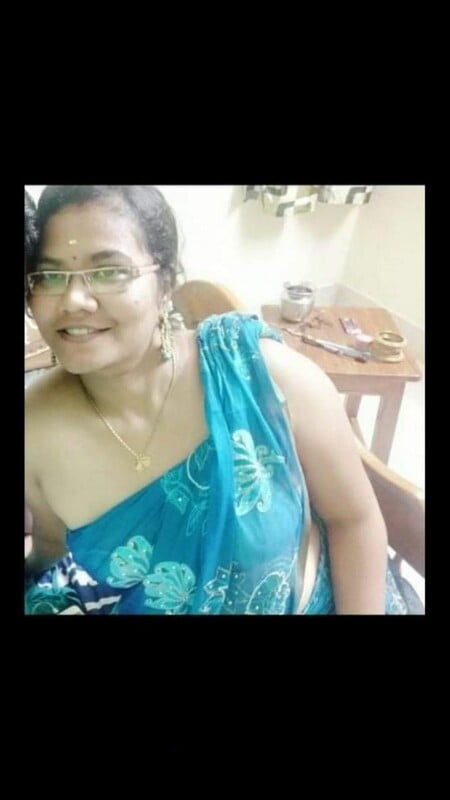 Sexy Kannada wife blowjob and naked pics