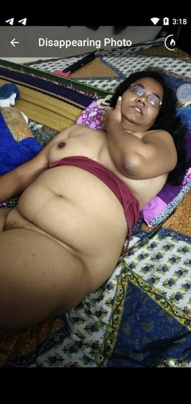 Sexy Kannada wife blowjob and naked pics