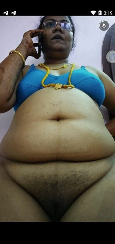 Sexy Kannada wife blowjob and naked pics